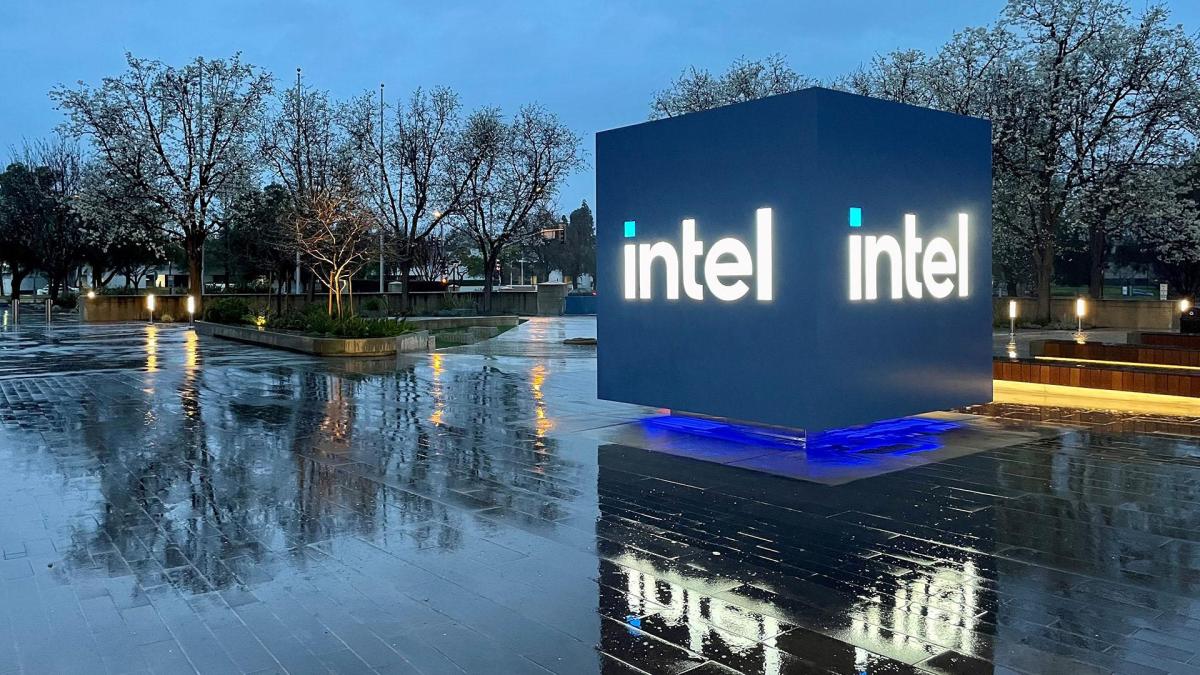 „Intel“ jau gavo 2,2B USD federalinių dotacijų lustų gamybai